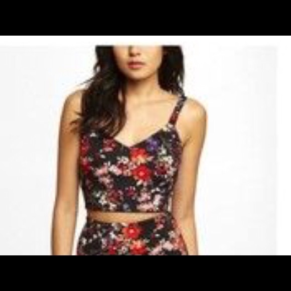 Express Tops - ❤️Express Black Floral Cage Back Crop Top